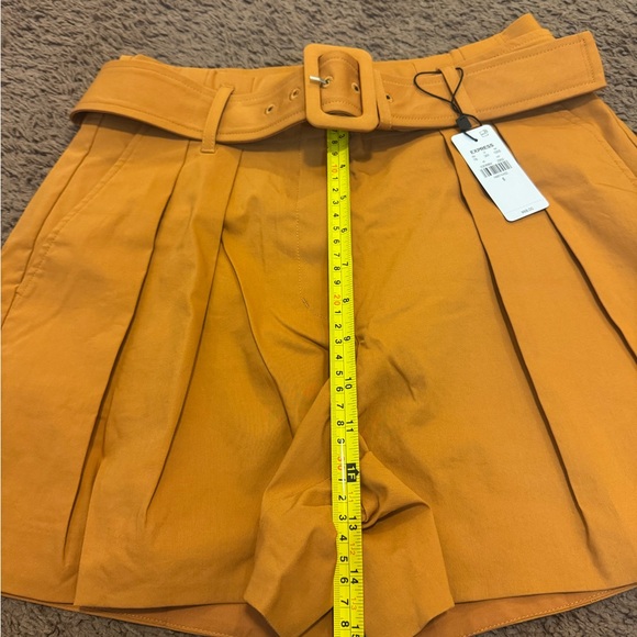 Express Mustard Extreme High Rise Belted Shorts Pleated 2 4 6 8 10 NEW $68 - Picture 8 of 9